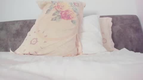 Snapshot of little_red_diamond chatting on February 2025 11:38:02 AM hey im anna online show from February 2025 11:38:02 AM