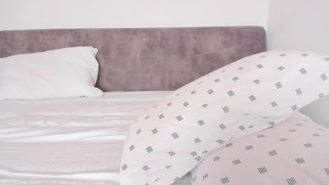 Snapshot of little_red_diamond chatting on February 2025 09:32:01 AM hey im anna online show from February 2025 09:32:01 AM