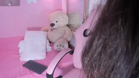 Snapshot of littlearii chatting on October 2025 07:10:02 PM Ari online show from October 2025 07:10:02 PM