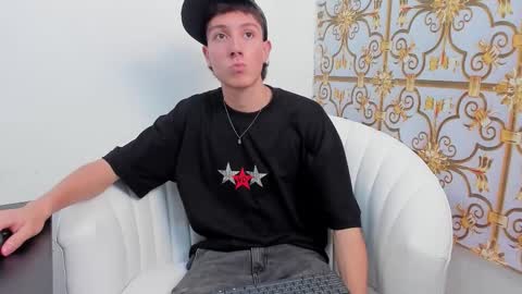 DANNY online show from November 2025 07:15:01 PM