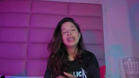 Snapshot of littlee_emma_ chatting on December 2025 03:46:02 AM littlee_emma_ online show from December 2025 03:46:02 AM