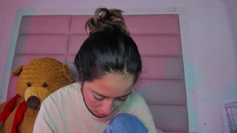 Snapshot of littlee_emma_ chatting on December 2025 05:49:01 AM littlee_emma_ online show from December 2025 05:49:01 AM