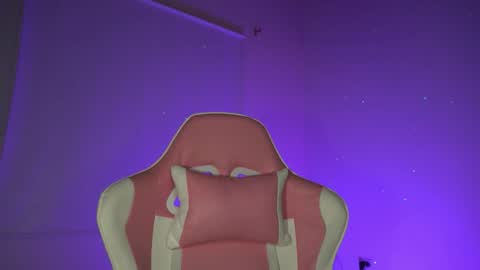 Snapshot of littlee_emma_ chatting on February 2026 03:22:02 AM littlee_emma_ online show from February 2026 03:22:02 AM