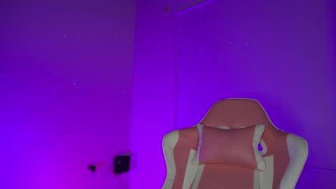 Snapshot of littlee_emma_ chatting on February 2026 03:13:01 AM littlee_emma_ online show from February 2026 03:13:01 AM