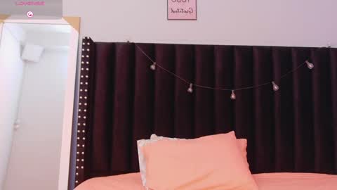 Snapshot of littleebonymommy chatting on September 2025 08:45:01 PM Tania online show from September 2025 08:45:01 PM