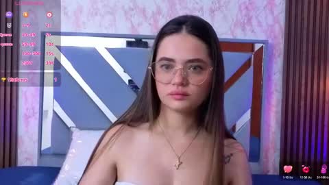 Snapshot of littleesara18 chatting on April 2026 11:06:01 AM Sara online show from April 2026 11:06:01 AM