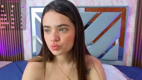 Snapshot of littleesara18 chatting on April 2026 11:15:02 AM Sara online show from April 2026 11:15:02 AM