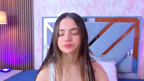 Snapshot of littleesara18 chatting on May 2026 11:15:01 AM Sara online show from May 2026 11:15:01 AM