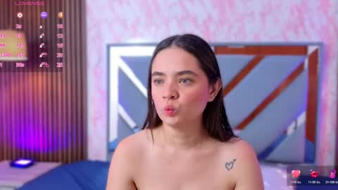 Snapshot of littleesara18 chatting on May 2026 11:18:01 AM Sara online show from May 2026 11:18:01 AM