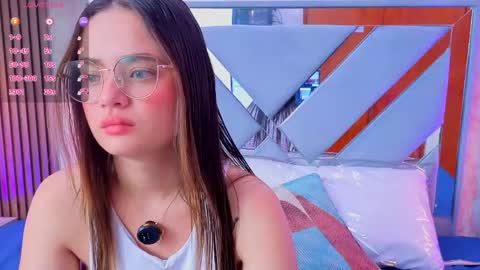 Snapshot of littleesara18 chatting on May 2026 11:18:02 AM Sara online show from May 2026 11:18:02 AM