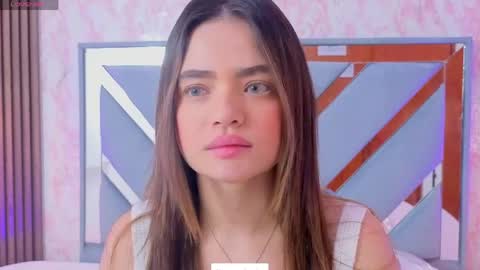 Snapshot of littleesara18 chatting on May 2026 11:17:01 AM Sara online show from May 2026 11:17:01 AM