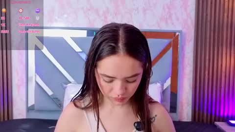 Snapshot of littleesara18 chatting on May 2026 11:27:01 AM Sara online show from May 2026 11:27:01 AM