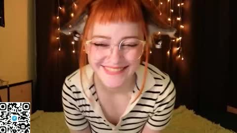 Snapshot of littlefoxyhole chatting on February 2026 02:21:02 AM Molly online show from February 2026 02:21:02 AM