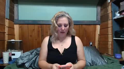 Snapshot of littlelisa1 chatting on April 2026 04:07:02 PM lisanixs online show from April 2026 04:07:02 PM