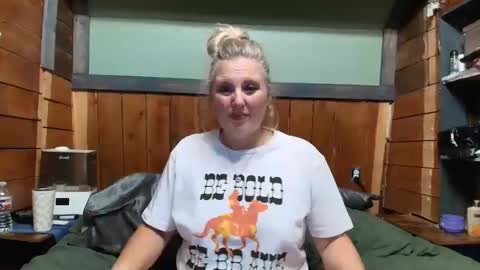 Snapshot of littlelisa1 chatting on April 2026 04:16:01 AM lisanixs online show from April 2026 04:16:01 AM