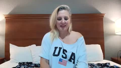 Snapshot of littlelisa1 chatting on April 2026 02:27:02 AM lisanixs online show from April 2026 02:27:02 AM