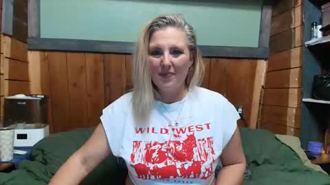 Snapshot of littlelisa1 chatting on April 2026 01:43:01 AM lisanixs online show from April 2026 01:43:01 AM