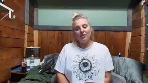 Snapshot of littlelisa1 chatting on May 2026 05:32:02 PM lisanixs online show from May 2026 05:32:02 PM