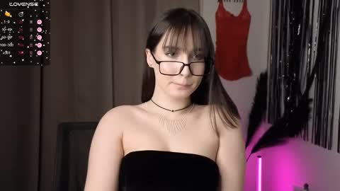 Snapshot of littlem0lly chatting on February 2026 03:28:02 PM Violetta online show from February 2026 03:28:02 PM