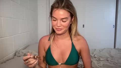 Snapshot of littlemaryjane19 chatting on March 2025 11:09:02 PM Marciabrady online show from March 2025 11:09:02 PM