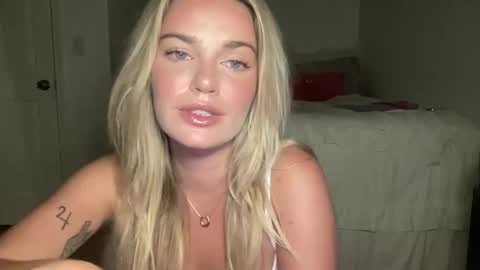 Snapshot of littlemaryjane19 chatting on September 2025 04:06:02 PM Marciabrady online show from September 2025 04:06:02 PM