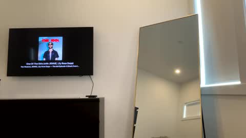 Mia online show from February 2025 08:03:01 PM