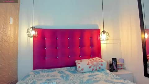 Snapshot of littlesophiie_ chatting on February 2025 11:17:01 AM littlesophiie_ online show from February 2025 11:17:01 AM