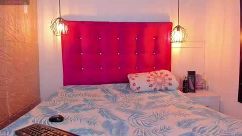 Snapshot of littlesophiie_ chatting on February 2025 02:55:02 PM littlesophiie_ online show from February 2025 02:55:02 PM