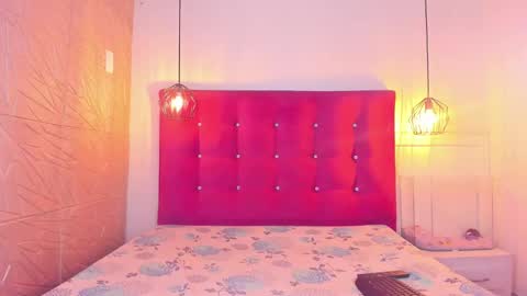 Snapshot of littlesophiie_ chatting on March 2025 11:28:01 AM littlesophiie_ online show from March 2025 11:28:01 AM