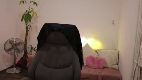 Snapshot of littlestellaspark chatting on November 2025 06:19:02 PM littlestellaspark online show from November 2025 06:19:02 PM