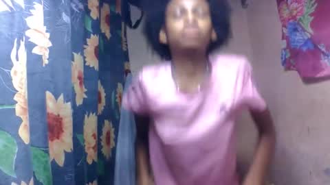 Snapshot of littleyanah chatting on March 2026 07:33:02 AM yanah online show from March 2026 07:33:02 AM