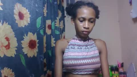 Snapshot of littleyanah chatting on April 2026 11:29:02 PM yanah online show from April 2026 11:29:02 PM