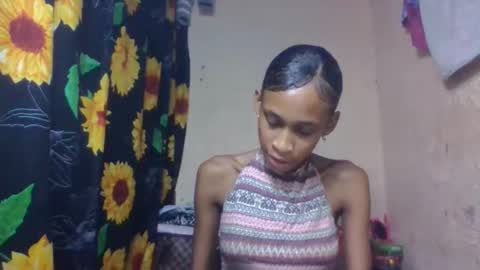 Snapshot of littleyanah chatting on April 2026 07:00:01 AM yanah online show from April 2026 07:00:01 AM
