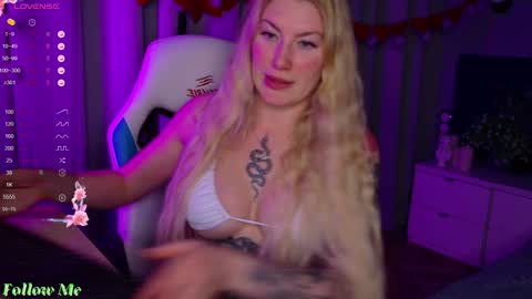 Snapshot of liv_fay chatting on February 2025 02:48:01 PM Liv 3 online show from February 2025 02:48:01 PM