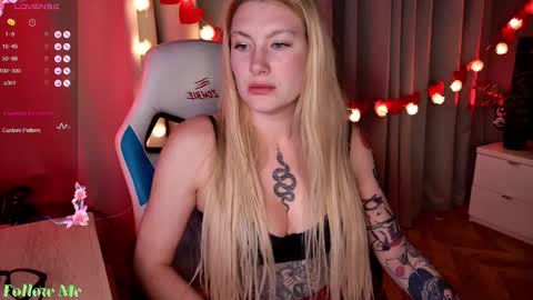 Snapshot of liv_fay chatting on February 2025 06:12:01 PM Liv 3 online show from February 2025 06:12:01 PM