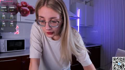 My name is Livy Nice to meet you  Thumbs up please its important online show from December 2024 03:54:02 PM