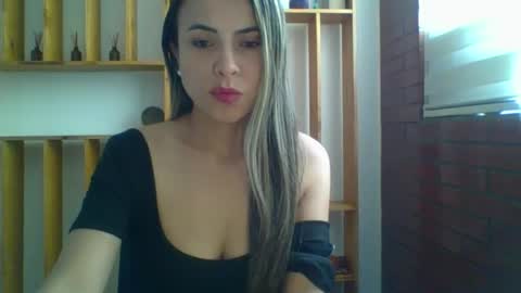 liz_28 online show from October 2025 03:01:02 PM