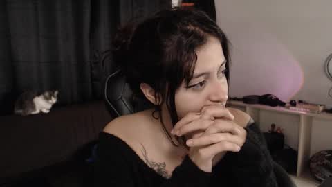 Elizabeth online show from November 2025 08:30:01 PM