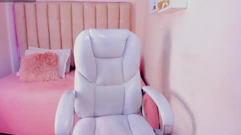 Snapshot of liz_bohemia chatting on February 2025 09:01:01 PM LIZ online show from February 2025 09:01:01 PM