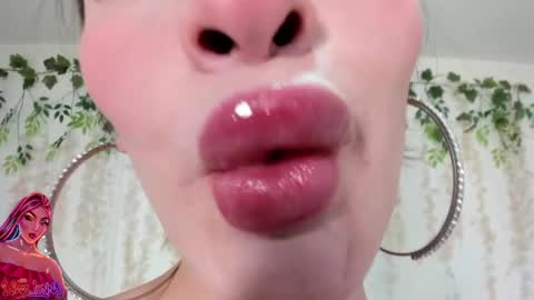 Liz Luna online show from May 2026 09:20:02 PM