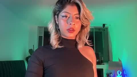 Lizeth online show from October 2025 01:40:01 AM