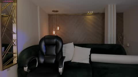 Lizzi  online show from October 2025 09:49:02 PM