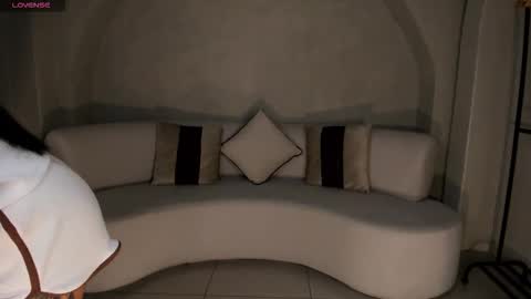 Lizzi  online show from November 2025 09:03:02 PM