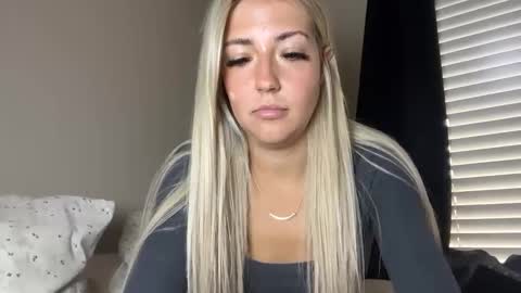 lizzy2bizzy online show from April 2026 07:00:01 PM