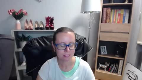 Lizzy online show from September 2025 04:23:02 AM