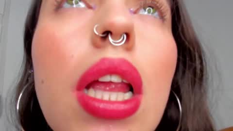 Snapshot of llanna_ chatting on February 2025 07:06:02 AM Llanna online show from February 2025 07:06:02 AM