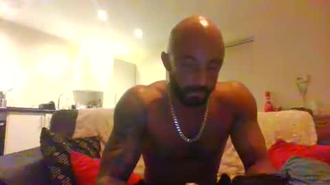 Snapshot of llleeeooonnn69 chatting on November 2025 09:28:01 PM Leon online show from November 2025 09:28:01 PM