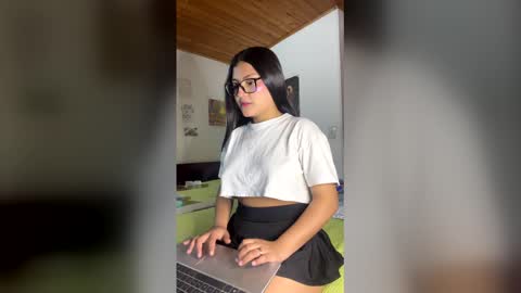 Snapshot of lnca6d chatting on April 2026 03:40:02 AM launx18 online show from April 2026 03:40:02 AM