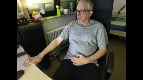 Snapshot of loenne1 chatting on February 2026 10:33:01 PM loenne1 online show from February 2026 10:33:01 PM