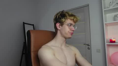 LOGAN FRASER online show from October 2025 05:28:01 AM